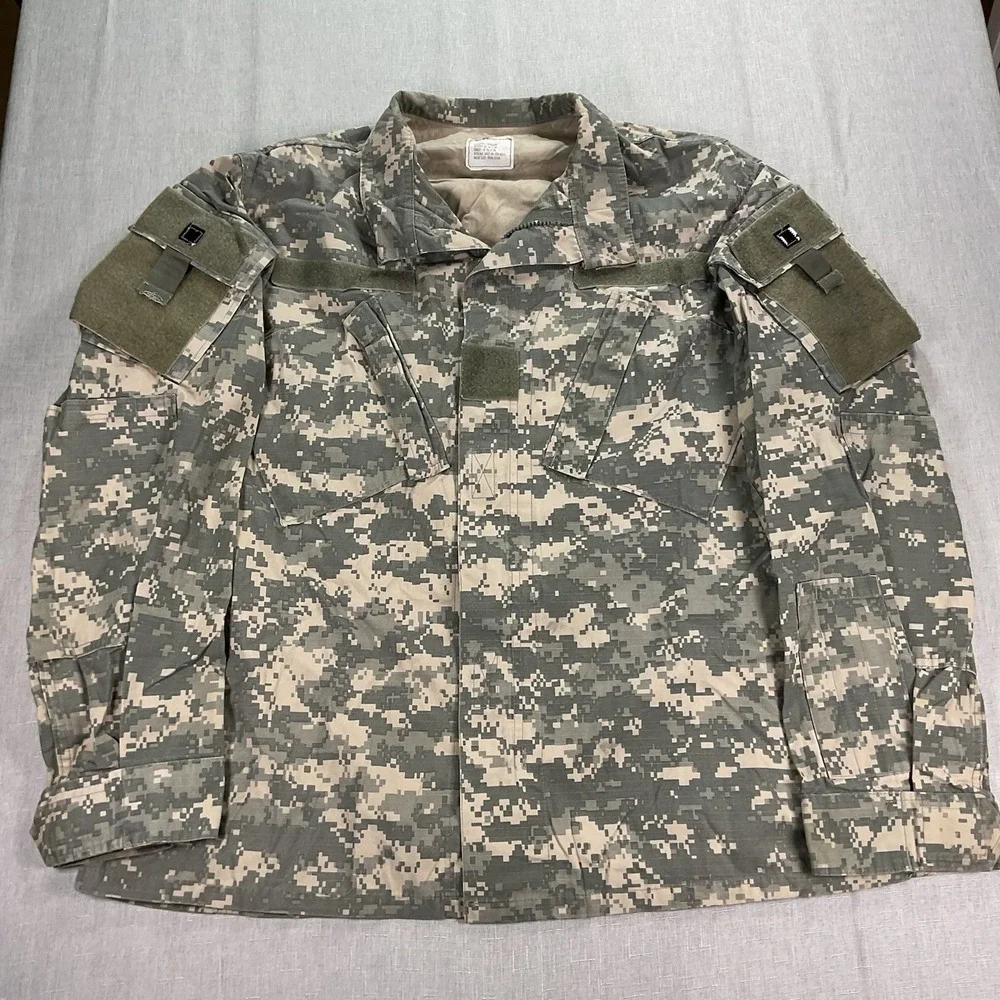 ARMY Combat Uniform (ACU) Coat Size Medium Reg (Olive Green Hook Fastner)